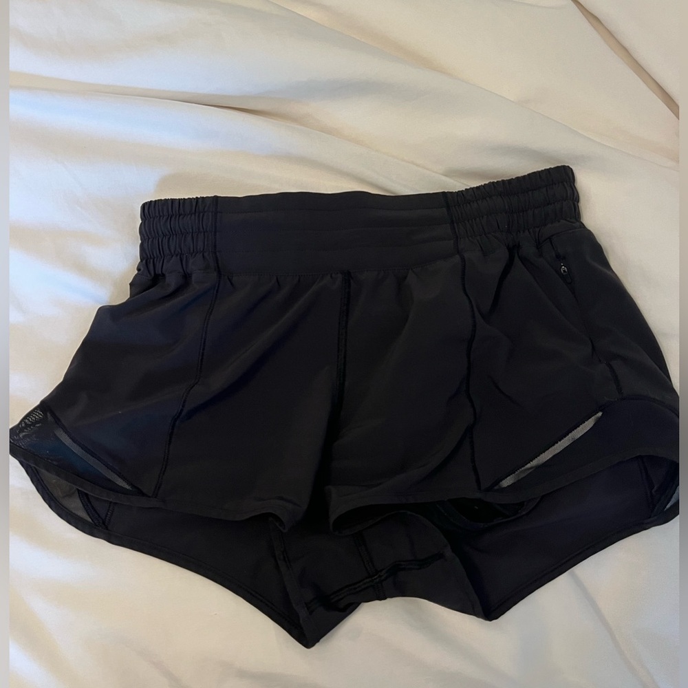 Lululemon high rise 2.5 hotty hotty shorts